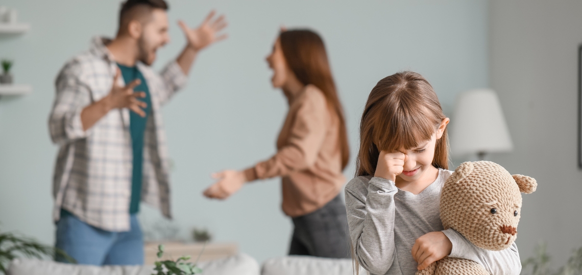 Zrozumienie DDD: skutki wychowania w rodzinie dysfunkcyjnej na dzieciństwo i dorosłość