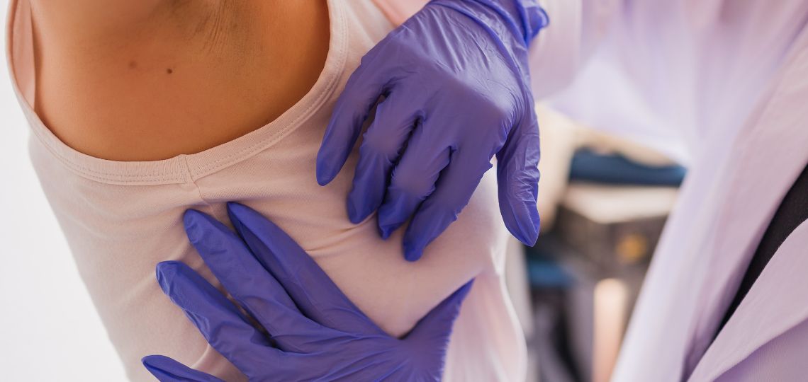 Czy ból piersi po biopsji gruboigłowej jest normalny?