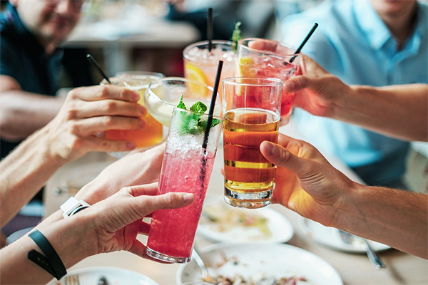 Alkoholowe stłuszczenie wątroby, czyli skutki nadużywania alkoholu | Apteka Internetowa Nowa Farmacja